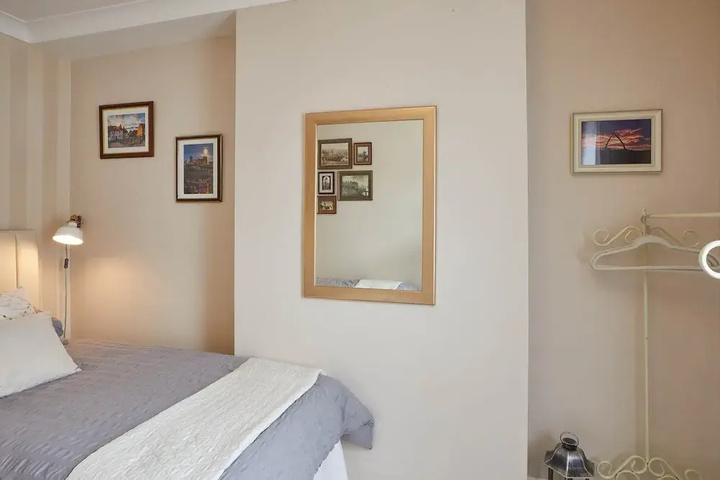 Room 3 of 10