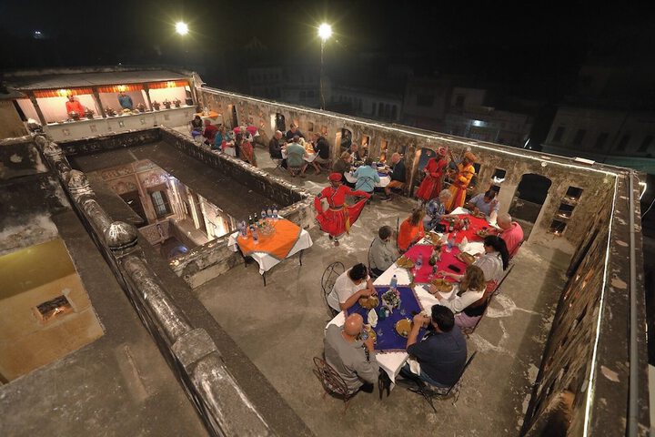 Dining 19 of 24