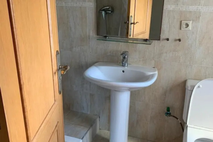 Room 8 of 10