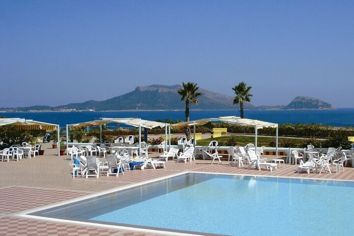 Hotel with Pool