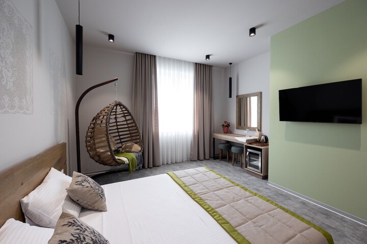 Room 11 of 27
