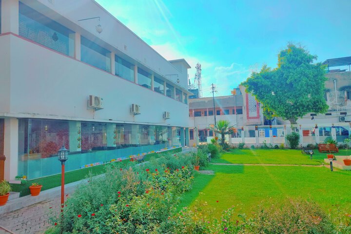 Hotel Exterior 42 of 44