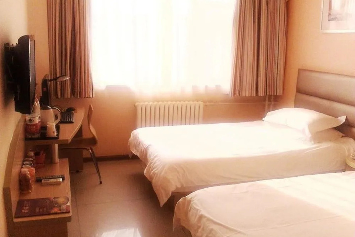Room 5 of 12