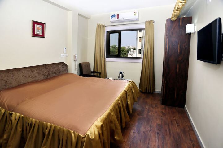 Room 5 of 50