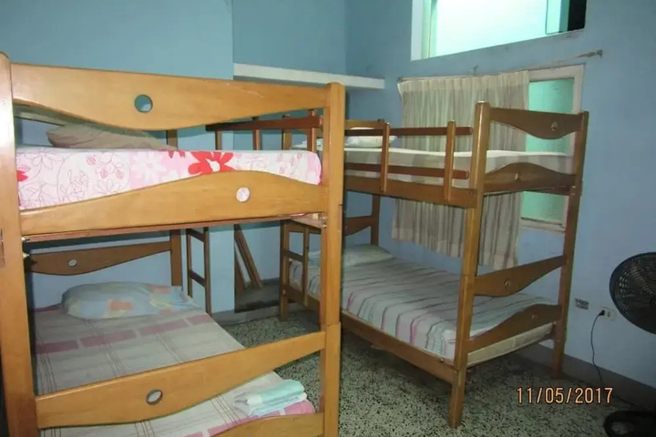 Room 6 of 9