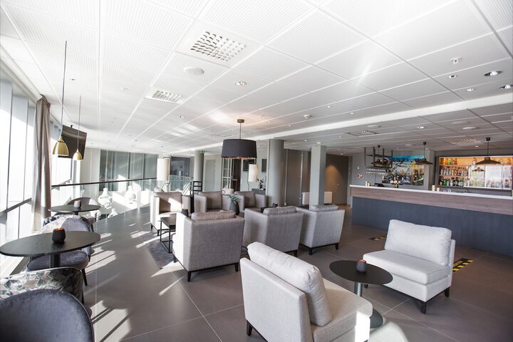Lounge 62 of 90