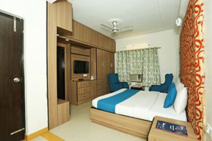 Room 13 of 21