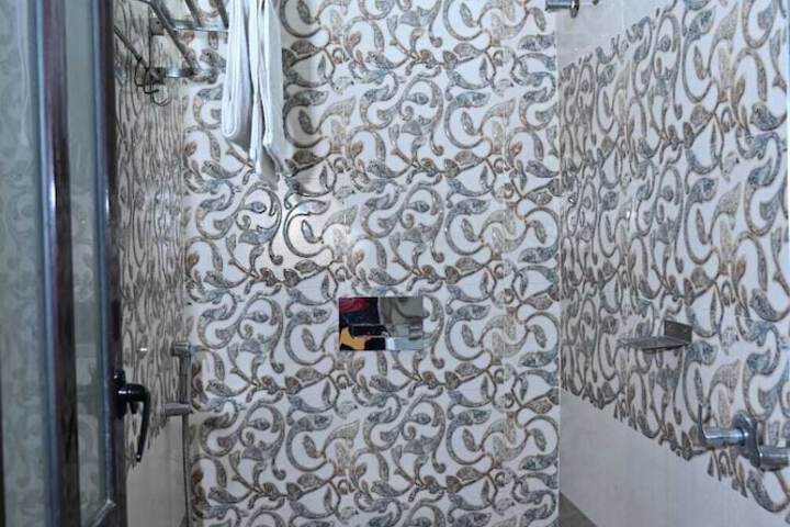 Room 33 of 44
