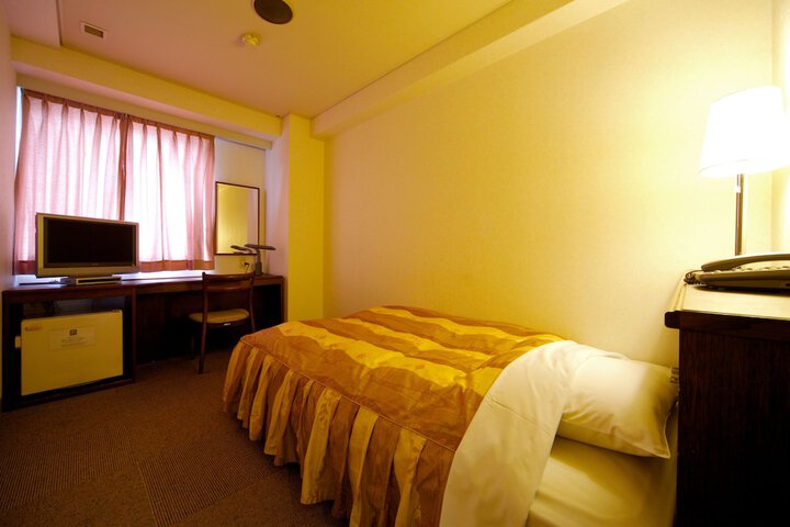Room 11 of 34