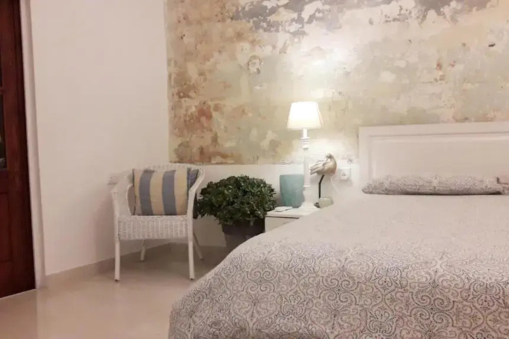 Room 5 of 14