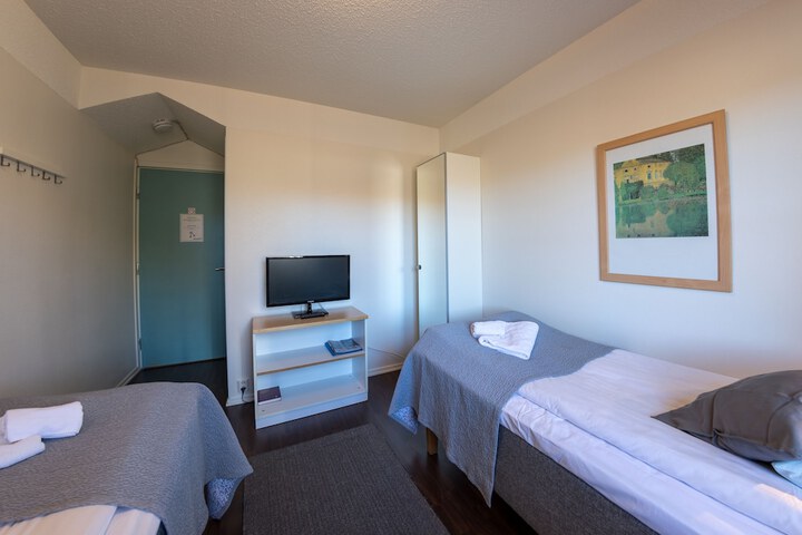 Room 3 of 49