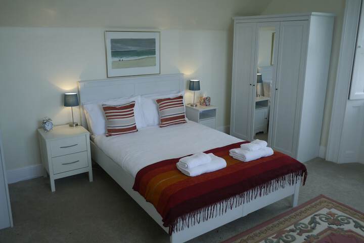 Room 17 of 28