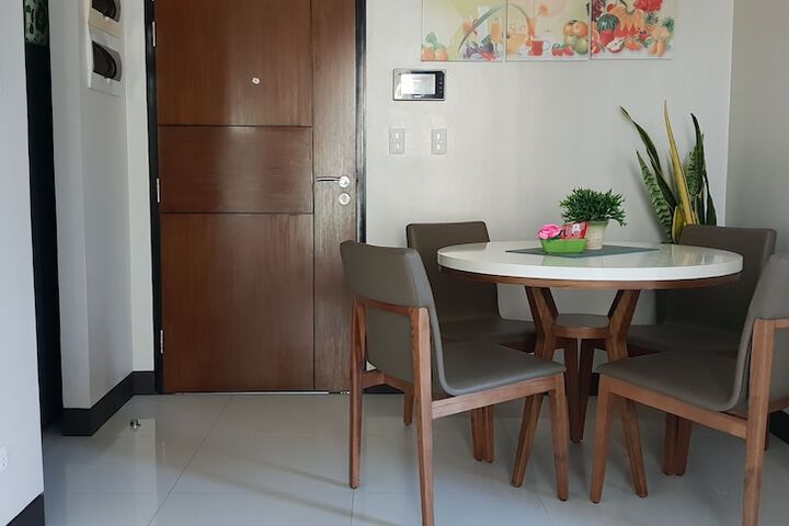 Room 10 of 76