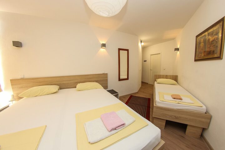 Room 48 of 73