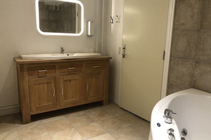 Room 16 of 40