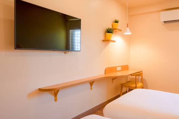 Room 10 of 20