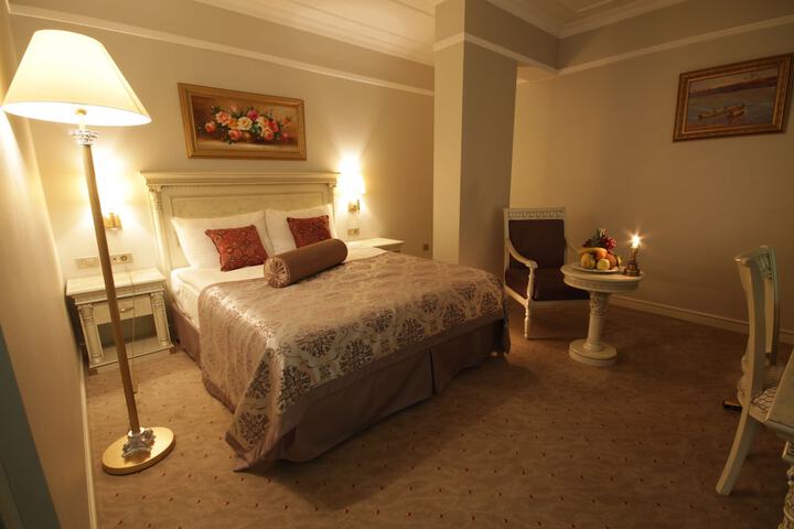 Room 14 of 77