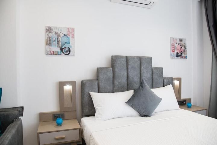 Room 4 of 52