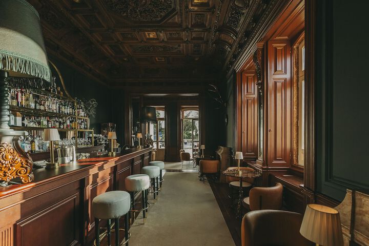 Lounge 206 of 245