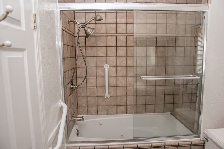 Jetted tub
