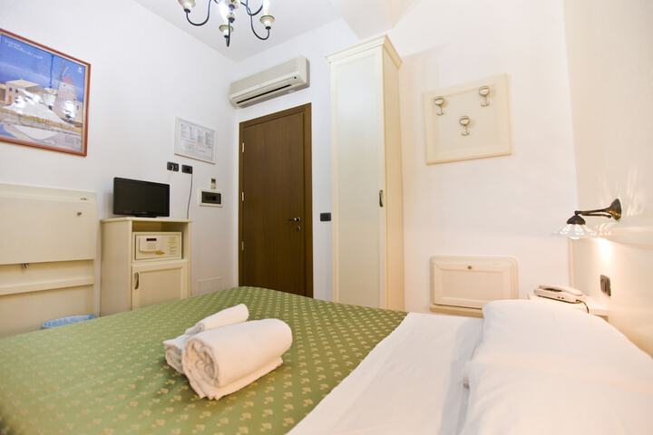 Room 17 of 35