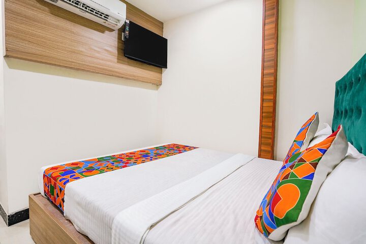 Room 10 of 27