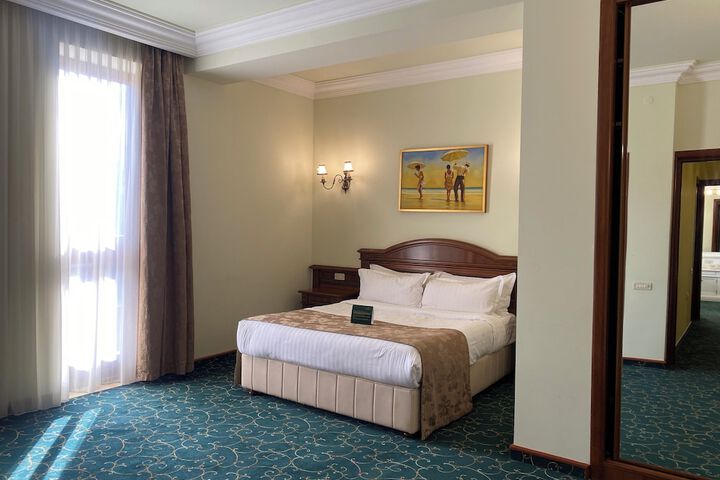 Room 53 of 141