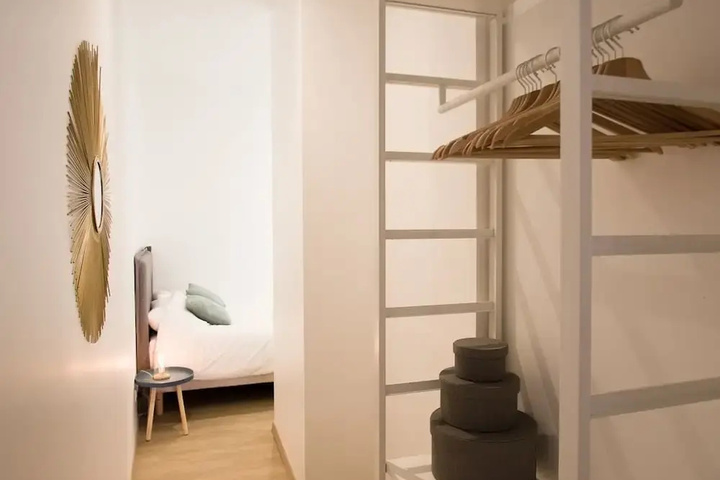 Room 7 of 8