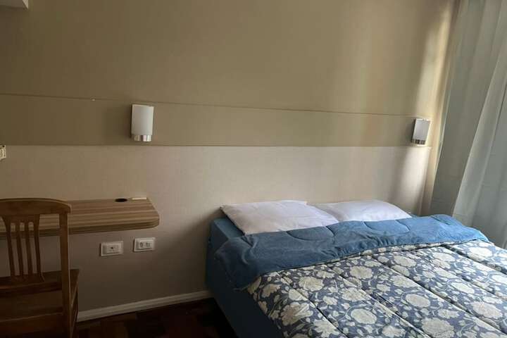 Room 11 of 36