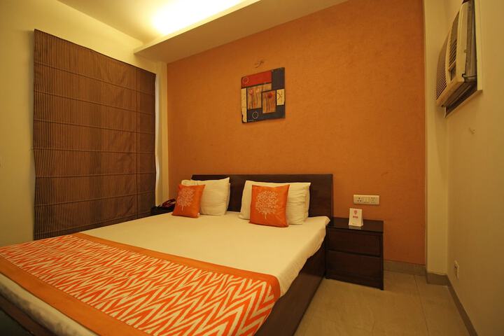 Room 6 of 16