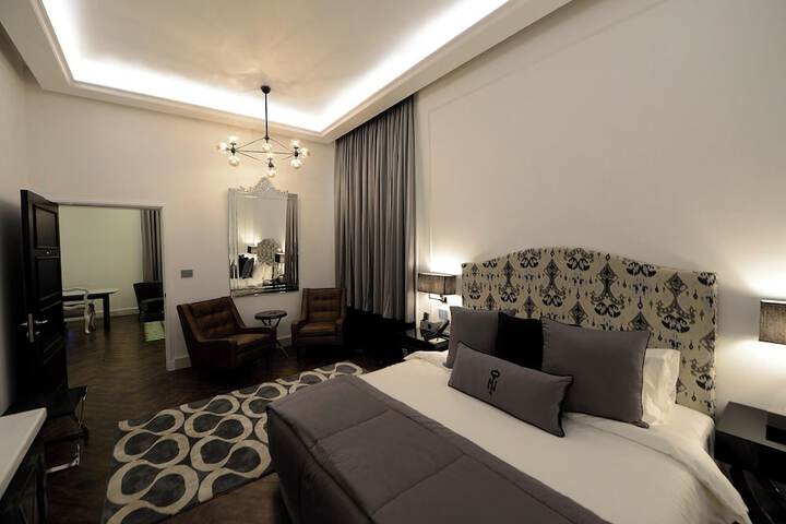 Room 25 of 94