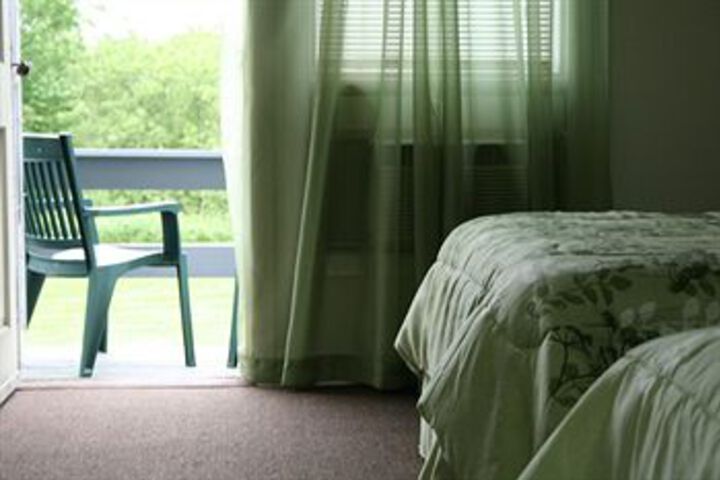 Room 7 of 18
