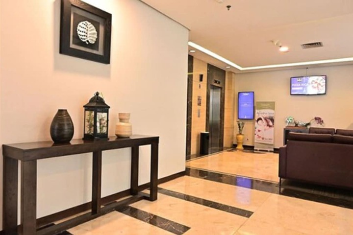Entrance & Lobby