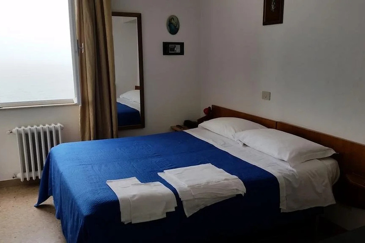 Room 3 of 13