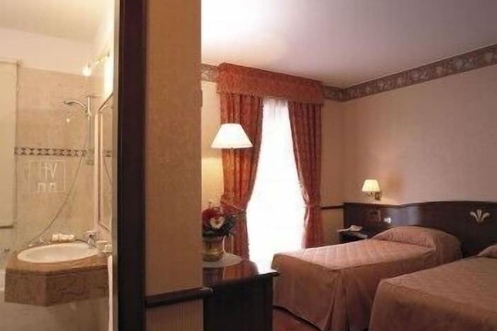 Room 28 of 53