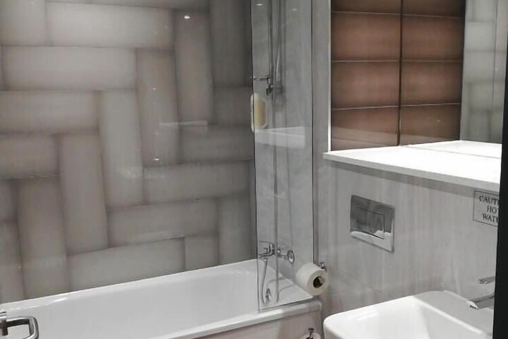 Room 10 of 35