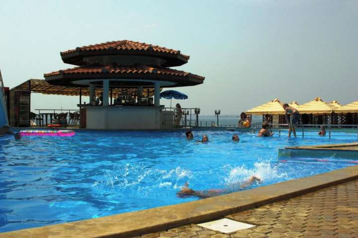 Pool 80 of 137