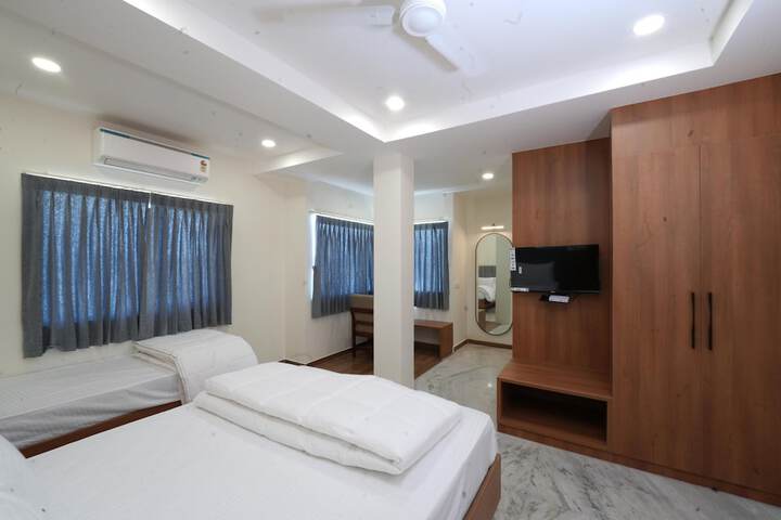 Room 12 of 26