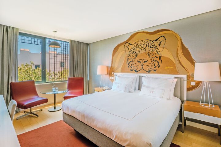 Room 28 of 63