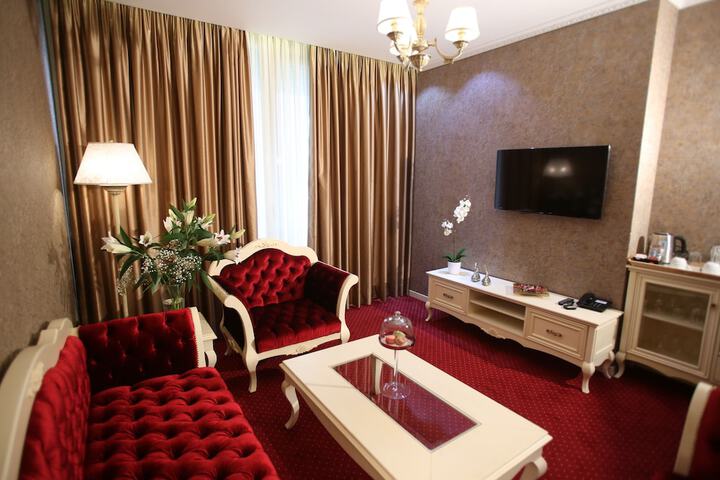 Room 3 of 42