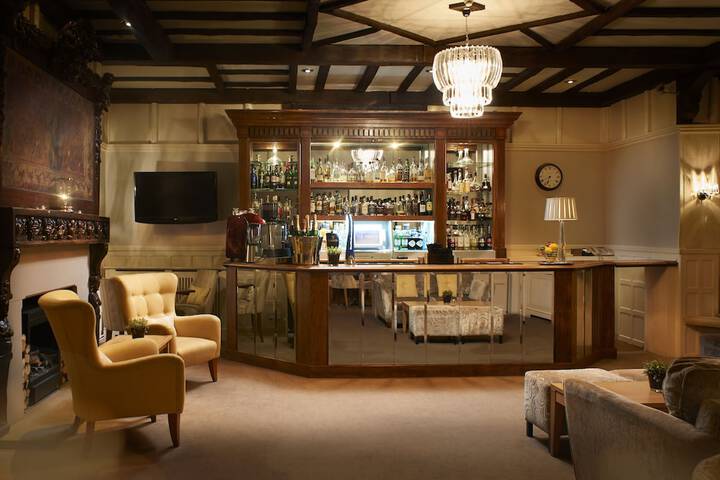 Lounge 36 of 57