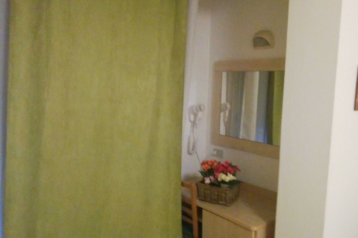 Room 17 of 35