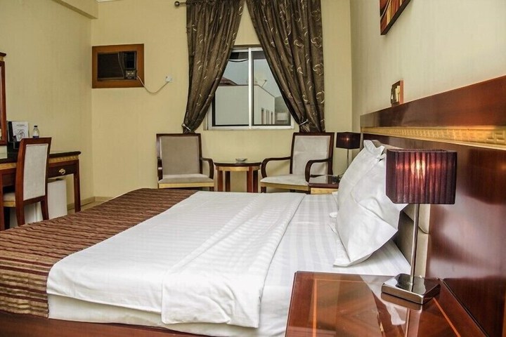 Room 54 of 82