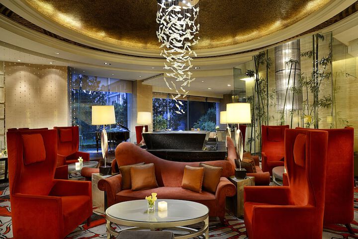 Entrance & Lobby
