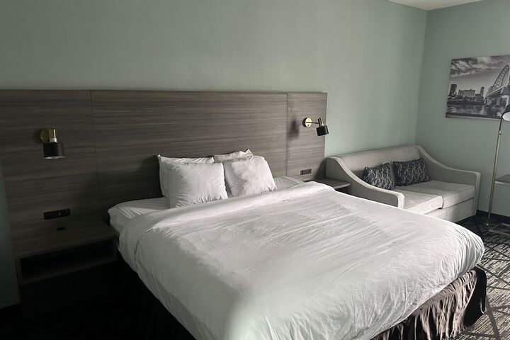 1 King Bed Accessible (11 of 13)