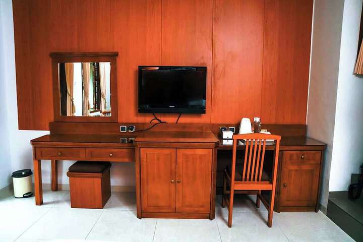 Room 5 of 147