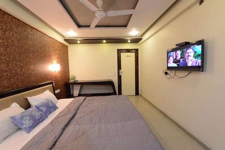 Room 9 of 23