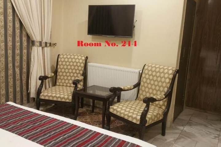 Room 10 of 18