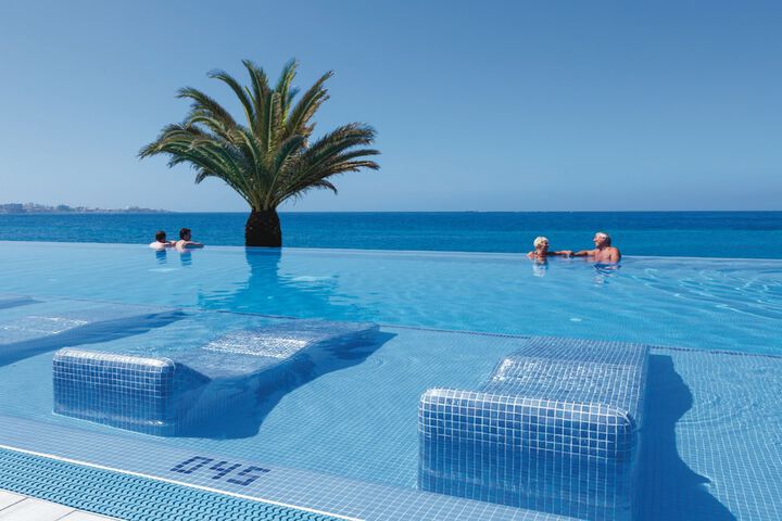 Pool Hotel