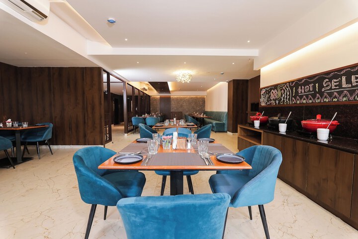 Dining 11 of 13